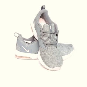 WMNS NIKE AIR BELLA TR